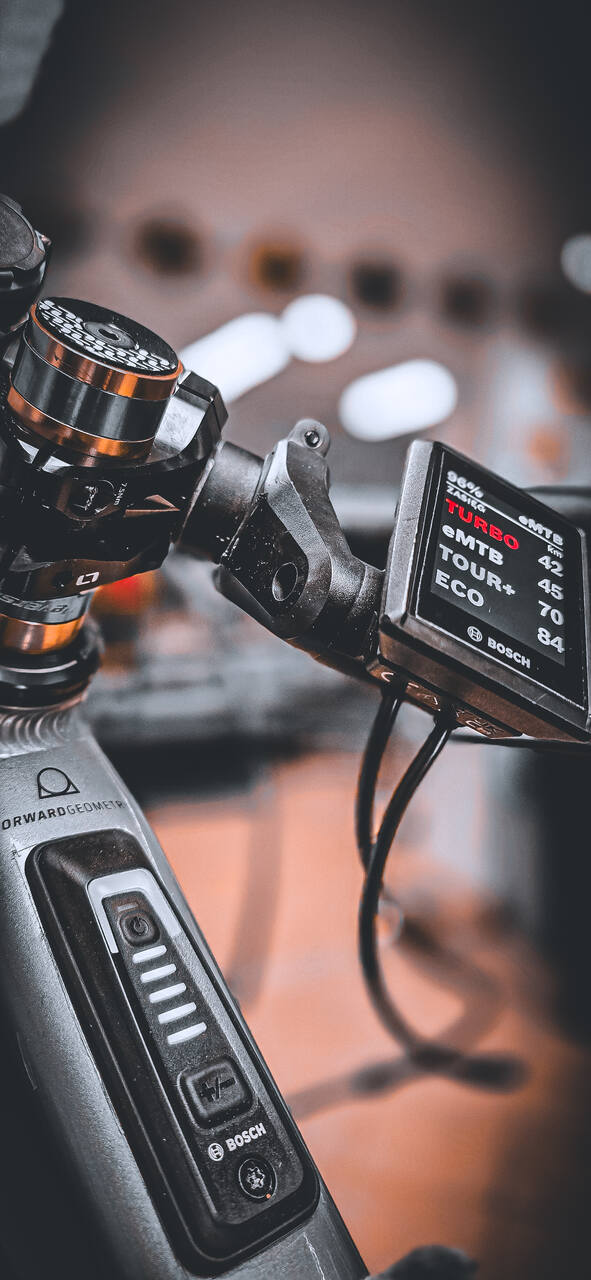 Serwis e-bike — kokpit roweru elektrycznego